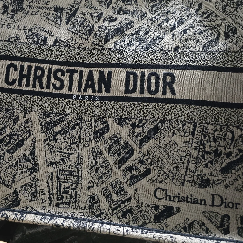 Dior christian book